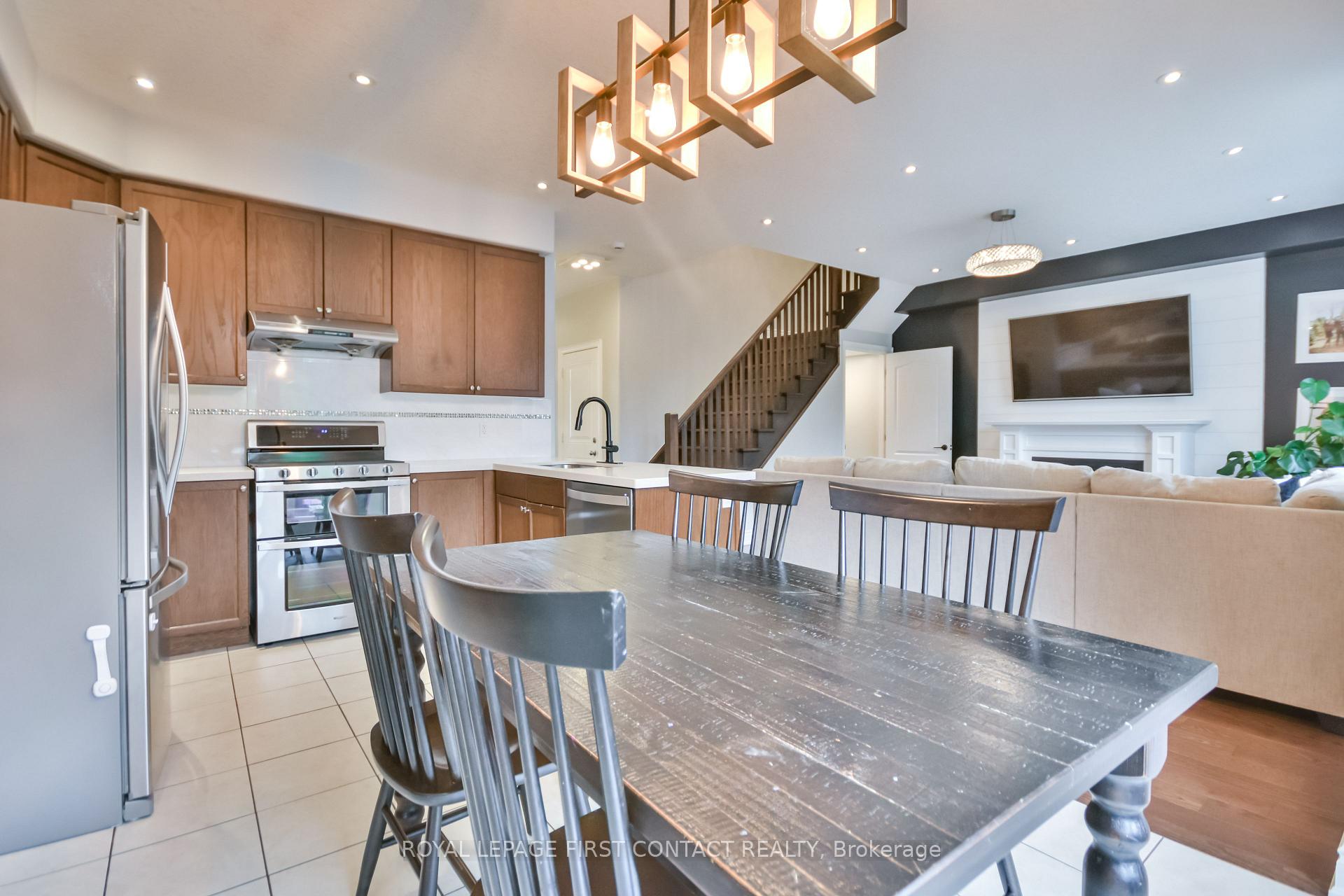 Photo 10 of 40 Booth Lane, Barrie, Painswick South — HOMEH