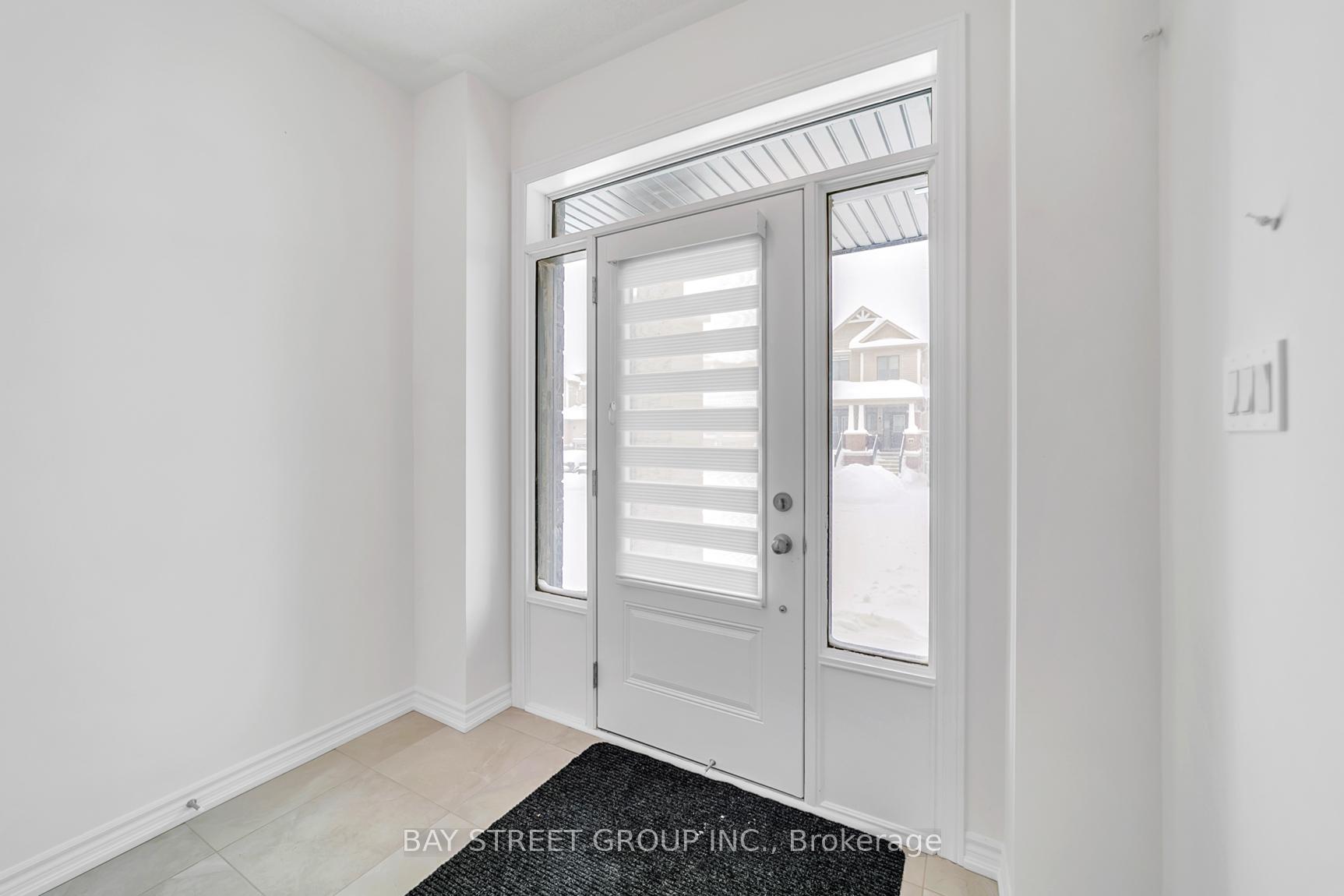 Photo 2 of 10 Prudhoe Terrace, Barrie, Rural Barrie Southeast — HOMEH