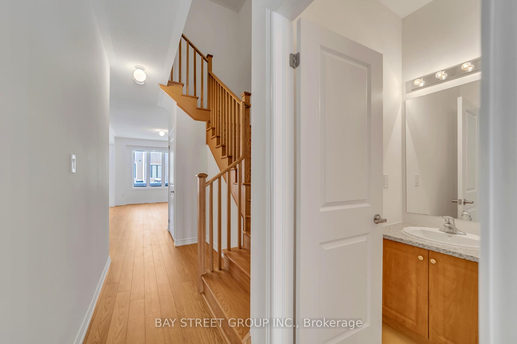 Photo 4 of 10 Prudhoe Terrace, Barrie, Rural Barrie Southeast — HOMEH