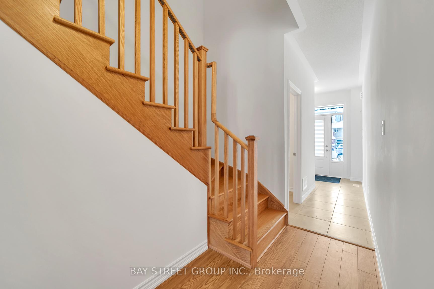 Photo 8 of 10 Prudhoe Terrace, Barrie, Rural Barrie Southeast — HOMEH