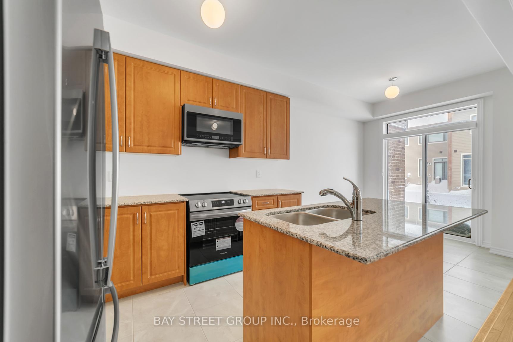 Photo 12 of 10 Prudhoe Terrace, Barrie, Rural Barrie Southeast — HOMEH