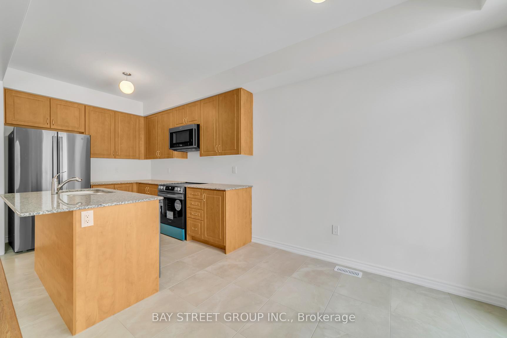 Photo 18 of 10 Prudhoe Terrace, Barrie, Rural Barrie Southeast — HOMEH