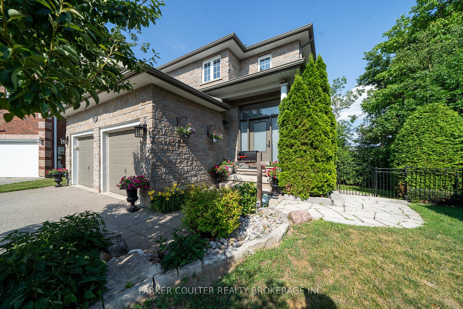 Photo 1 of 19 Mccarthy Court, Barrie, Letitia Heights — HOMEH