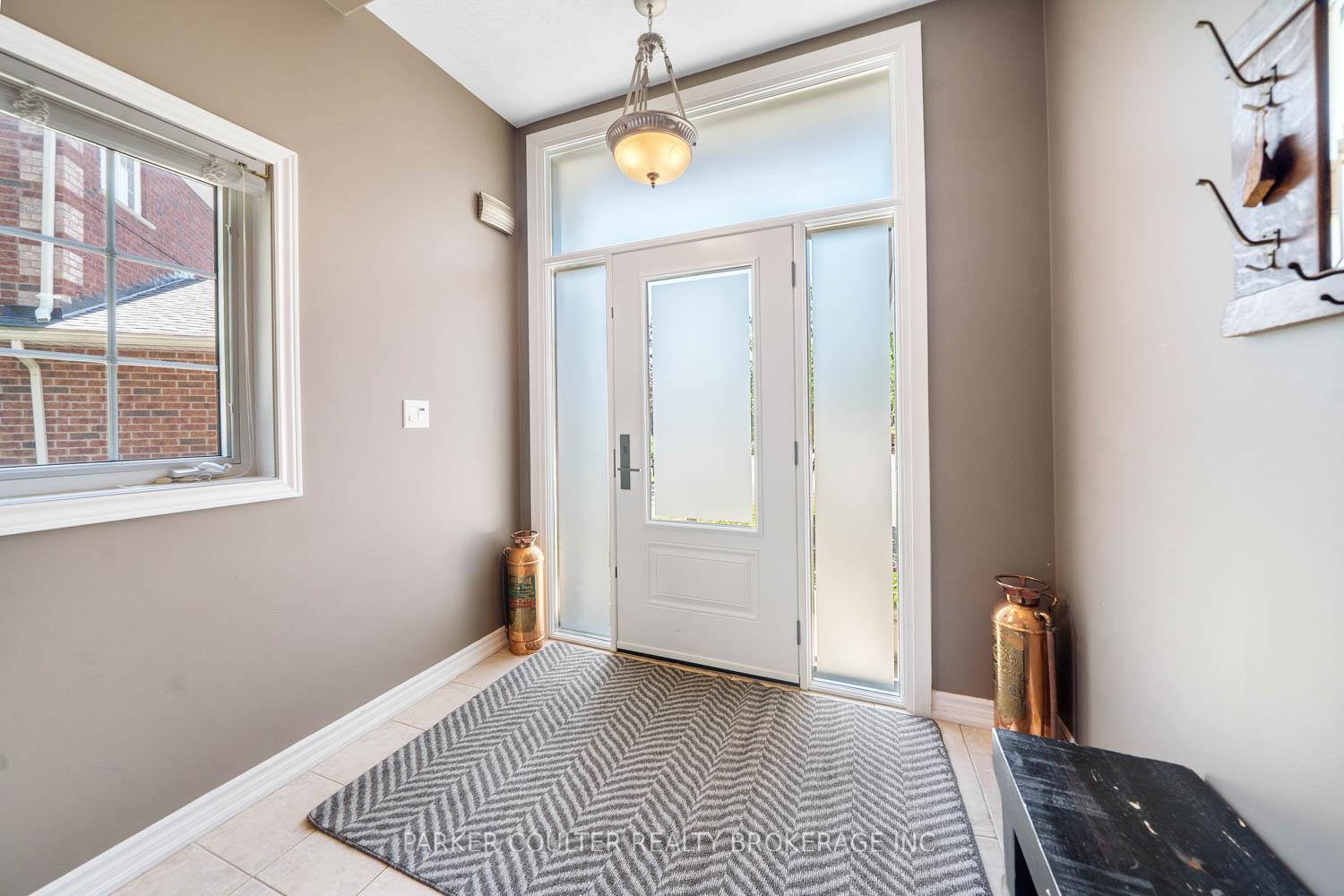 Photo 2 of 19 Mccarthy Court, Barrie, Letitia Heights — HOMEH