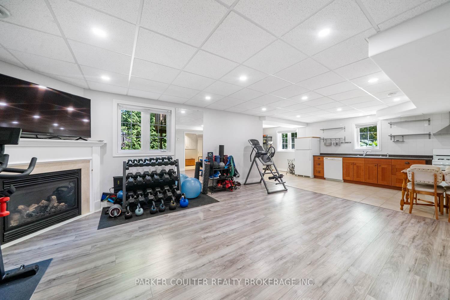 Photo 8 of 19 Mccarthy Court, Barrie, Letitia Heights — HOMEH