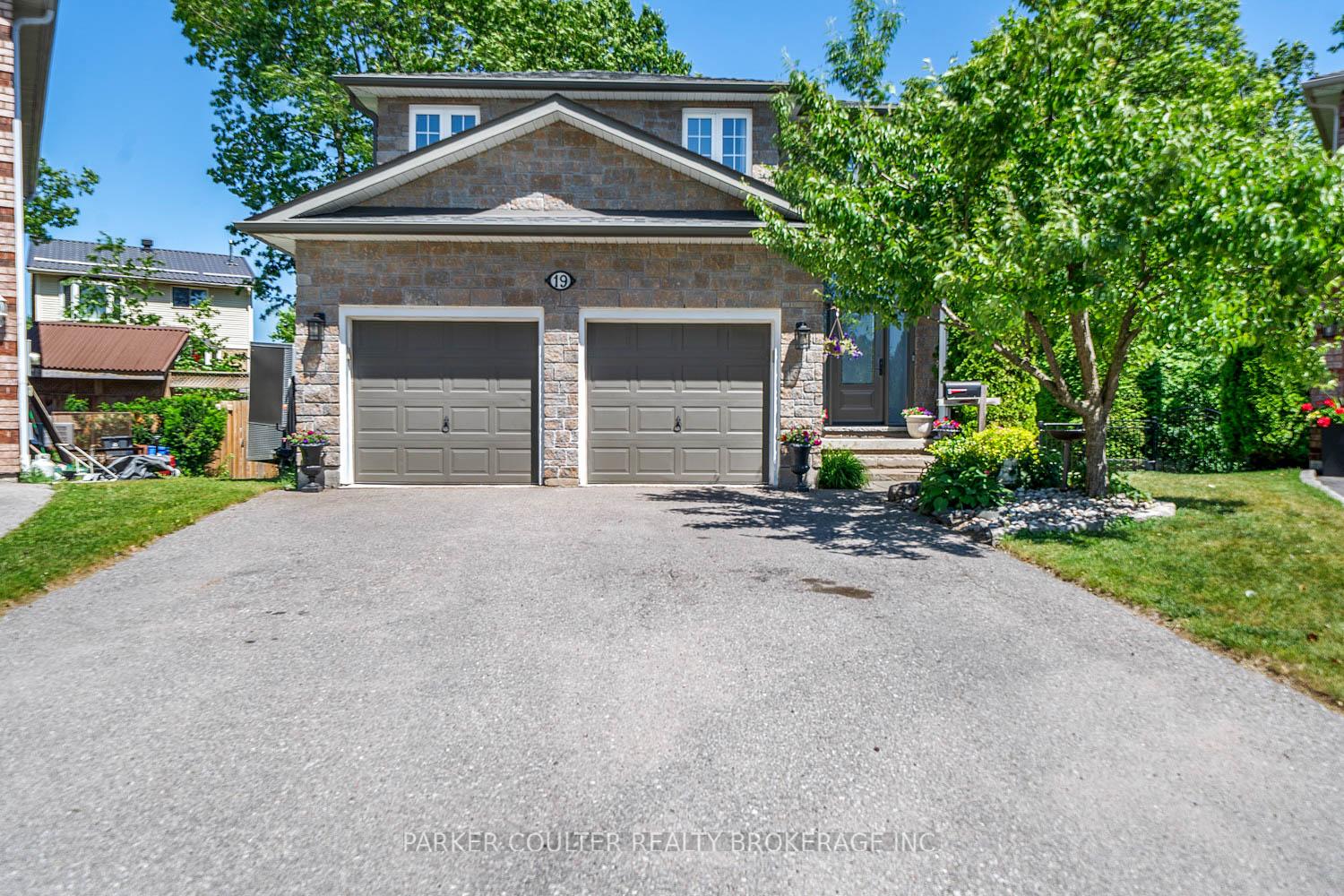 Photo 9 of 19 Mccarthy Court, Barrie, Letitia Heights — HOMEH