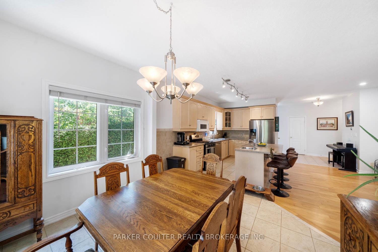 Photo 10 of 19 Mccarthy Court, Barrie, Letitia Heights — HOMEH