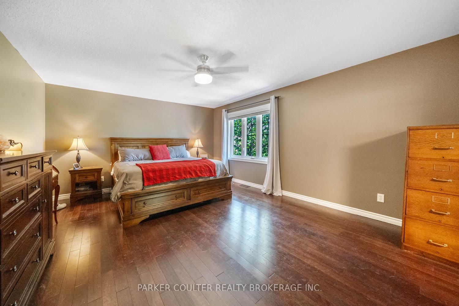 Photo 16 of 19 Mccarthy Court, Barrie, Letitia Heights — HOMEH