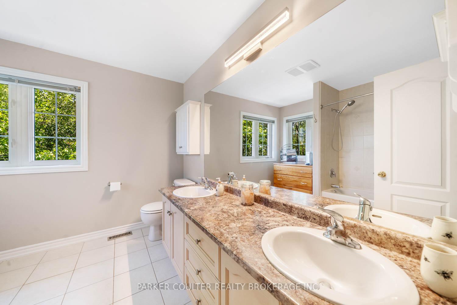 Photo 24 of 19 Mccarthy Court, Barrie, Letitia Heights — HOMEH