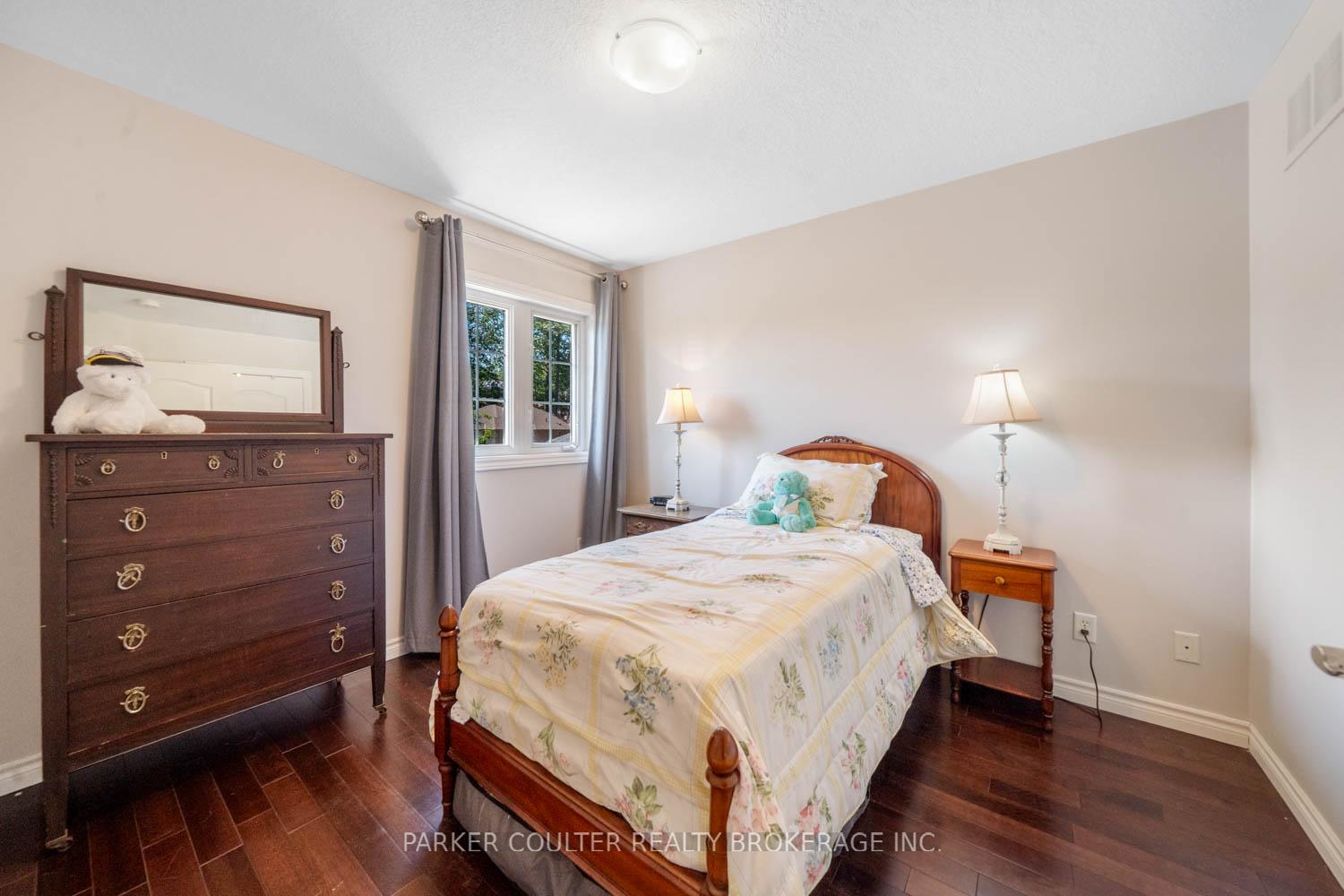 Photo 26 of 19 Mccarthy Court, Barrie, Letitia Heights — HOMEH