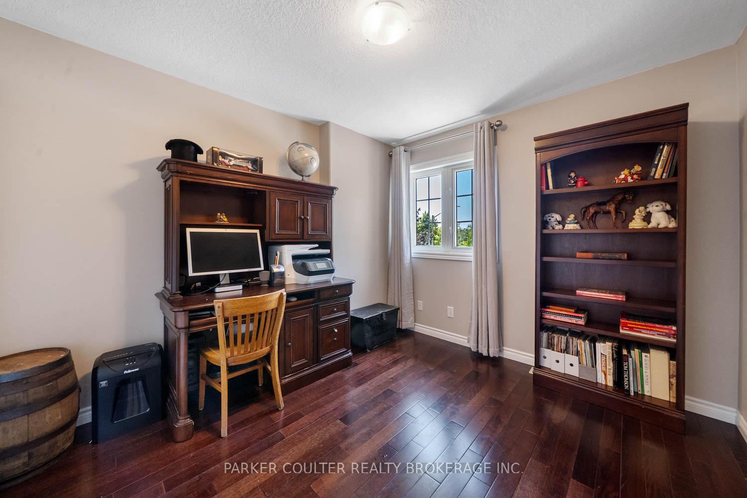 Photo 28 of 19 Mccarthy Court, Barrie, Letitia Heights — HOMEH