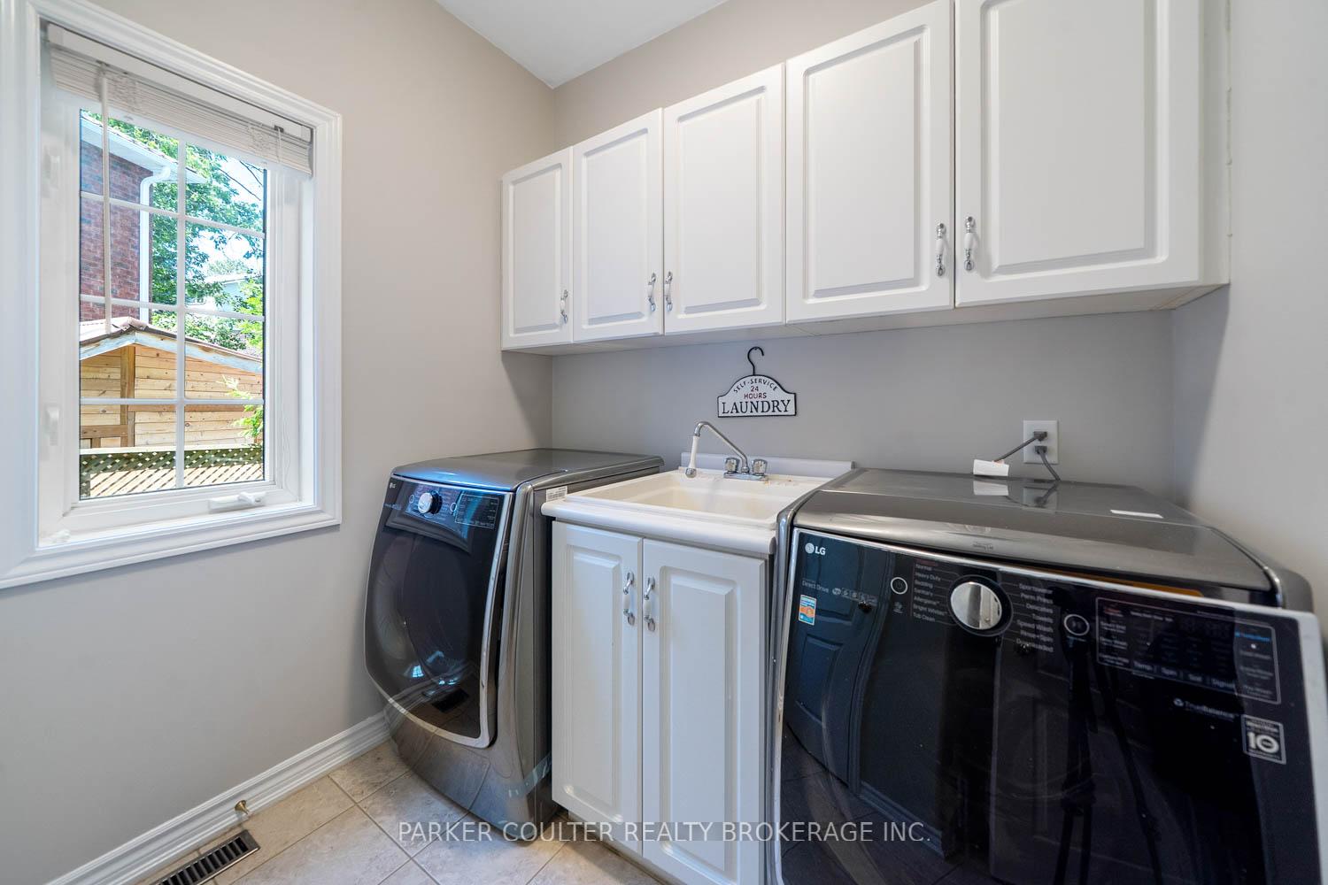 Photo 30 of 19 Mccarthy Court, Barrie, Letitia Heights — HOMEH