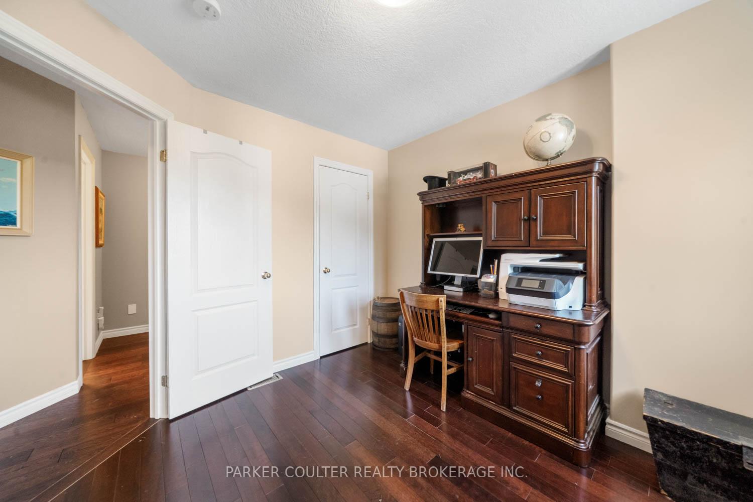 Photo 29 of 19 Mccarthy Court, Barrie, Letitia Heights — HOMEH