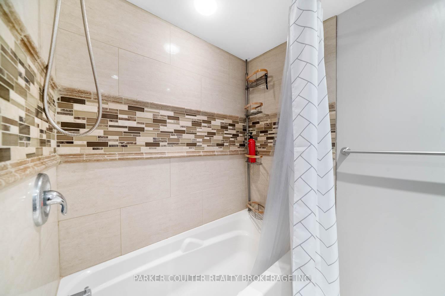 Photo 32 of 19 Mccarthy Court, Barrie, Letitia Heights — HOMEH