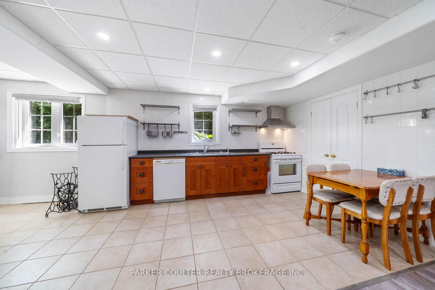 Photo 34 of 19 Mccarthy Court, Barrie, Letitia Heights — HOMEH