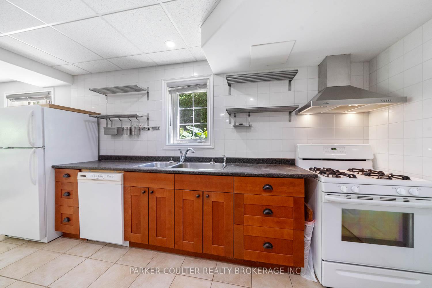 Photo 35 of 19 Mccarthy Court, Barrie, Letitia Heights — HOMEH