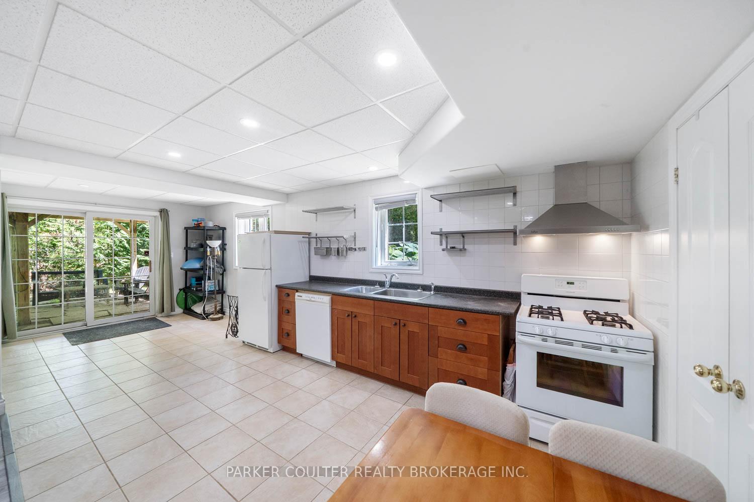 Photo 37 of 19 Mccarthy Court, Barrie, Letitia Heights — HOMEH