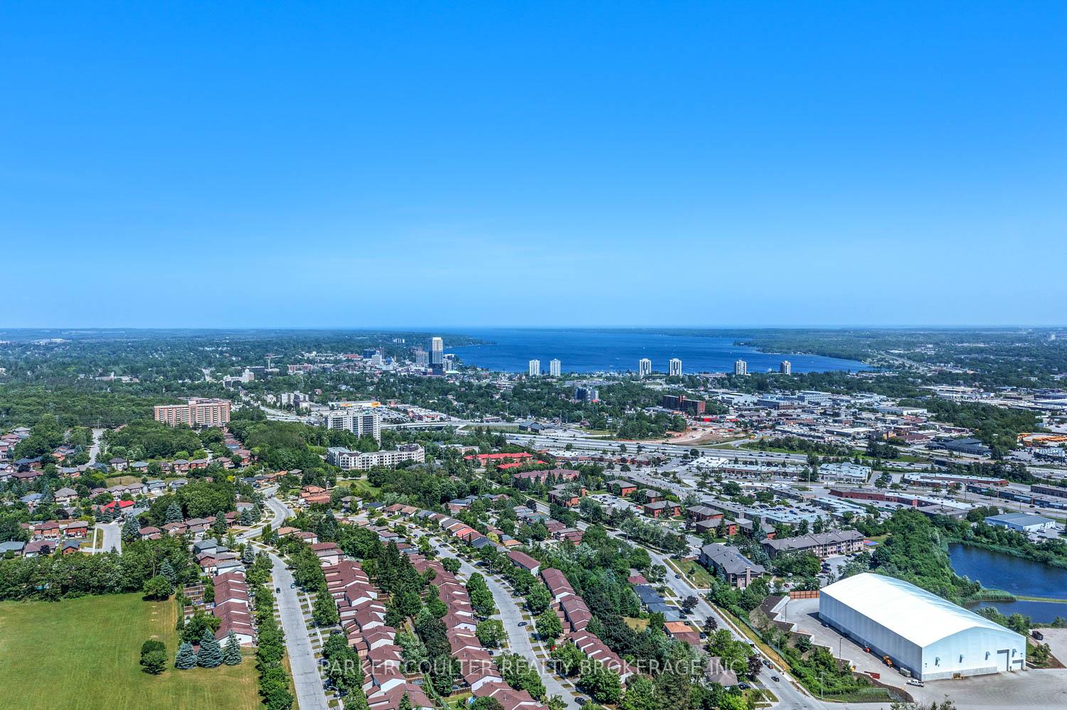 Photo 43 of 19 Mccarthy Court, Barrie, Letitia Heights — HOMEH