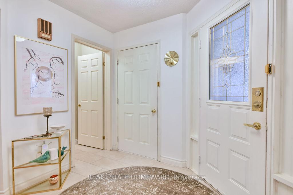 Photo 4 of 91 Browning Trail, Barrie, Letitia Heights — HOMEH