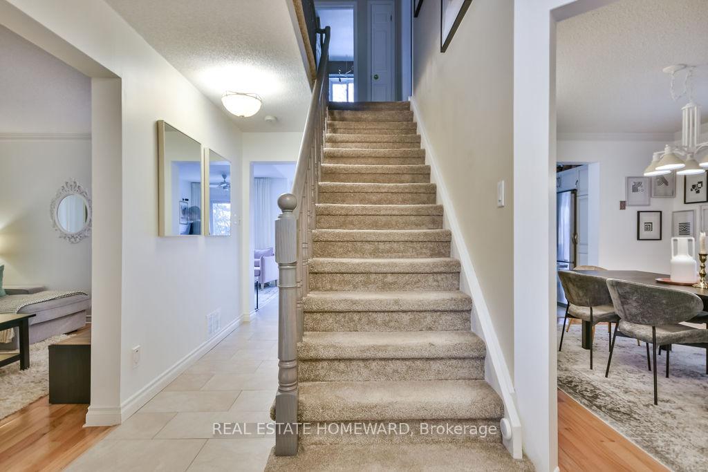 Photo 5 of 91 Browning Trail, Barrie, Letitia Heights — HOMEH