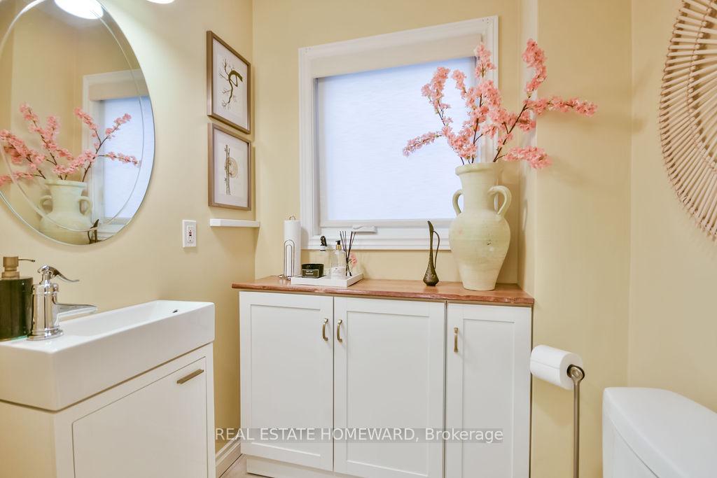 Photo 9 of 91 Browning Trail, Barrie, Letitia Heights — HOMEH