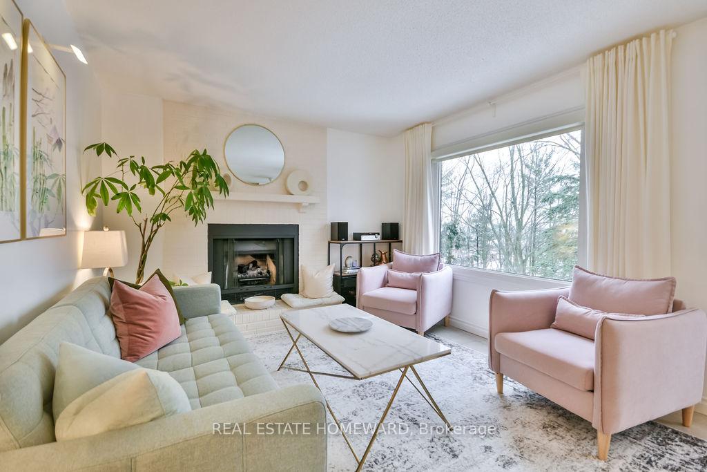 Photo 12 of 91 Browning Trail, Barrie, Letitia Heights — HOMEH