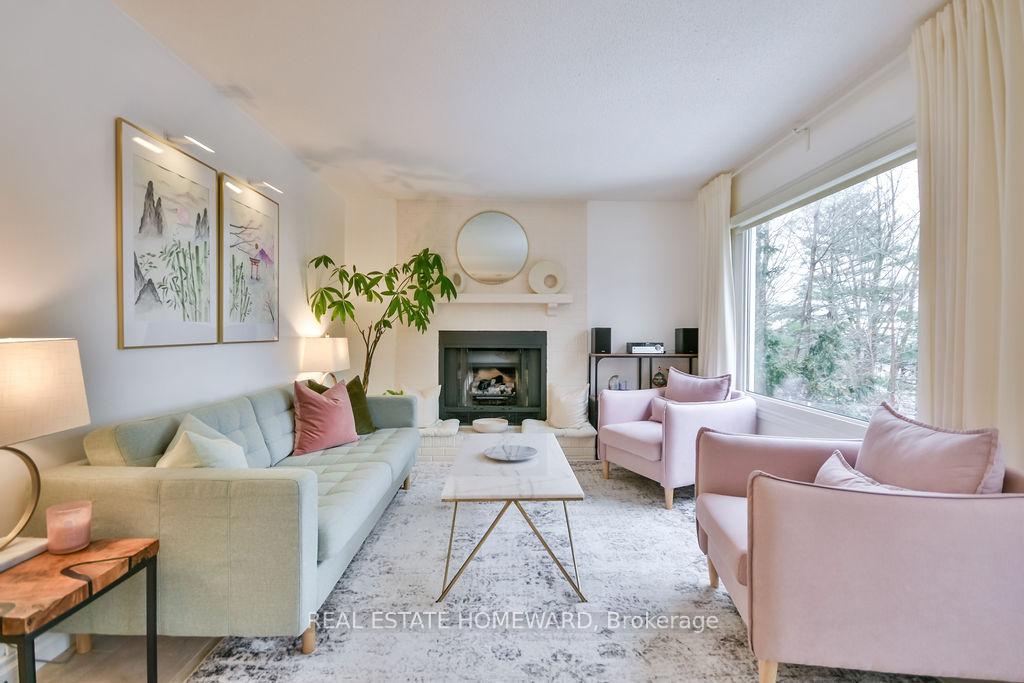 Photo 13 of 91 Browning Trail, Barrie, Letitia Heights — HOMEH