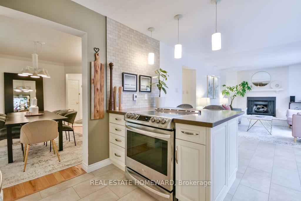 Photo 17 of 91 Browning Trail, Barrie, Letitia Heights — HOMEH