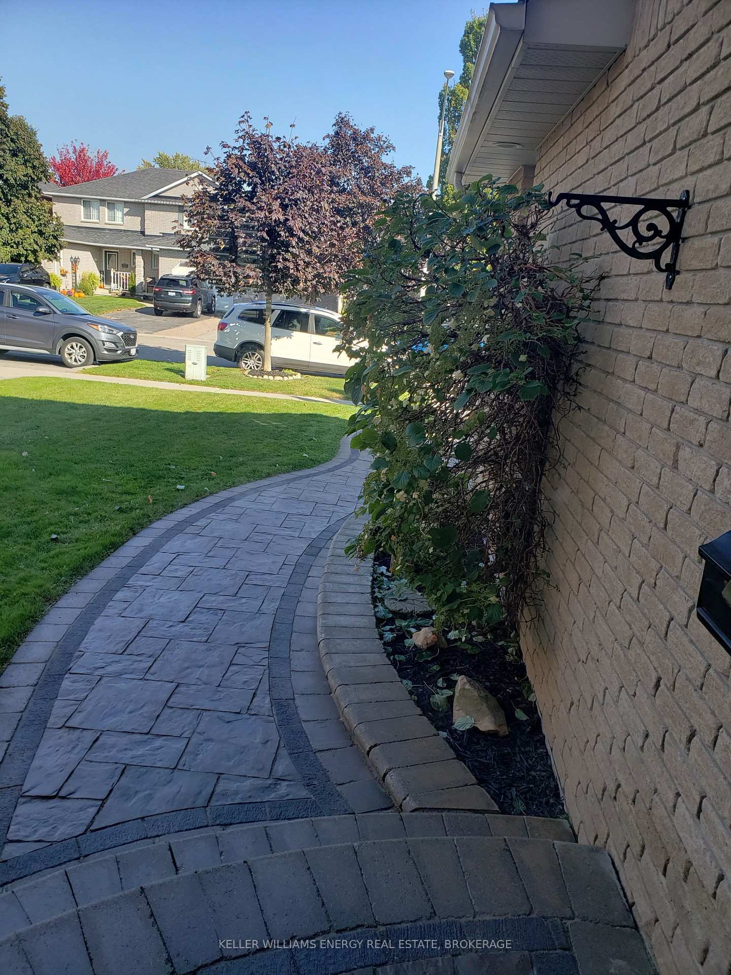 Photo 3 of 71 Short Crescent, Clarington, Courtice — HOMEH