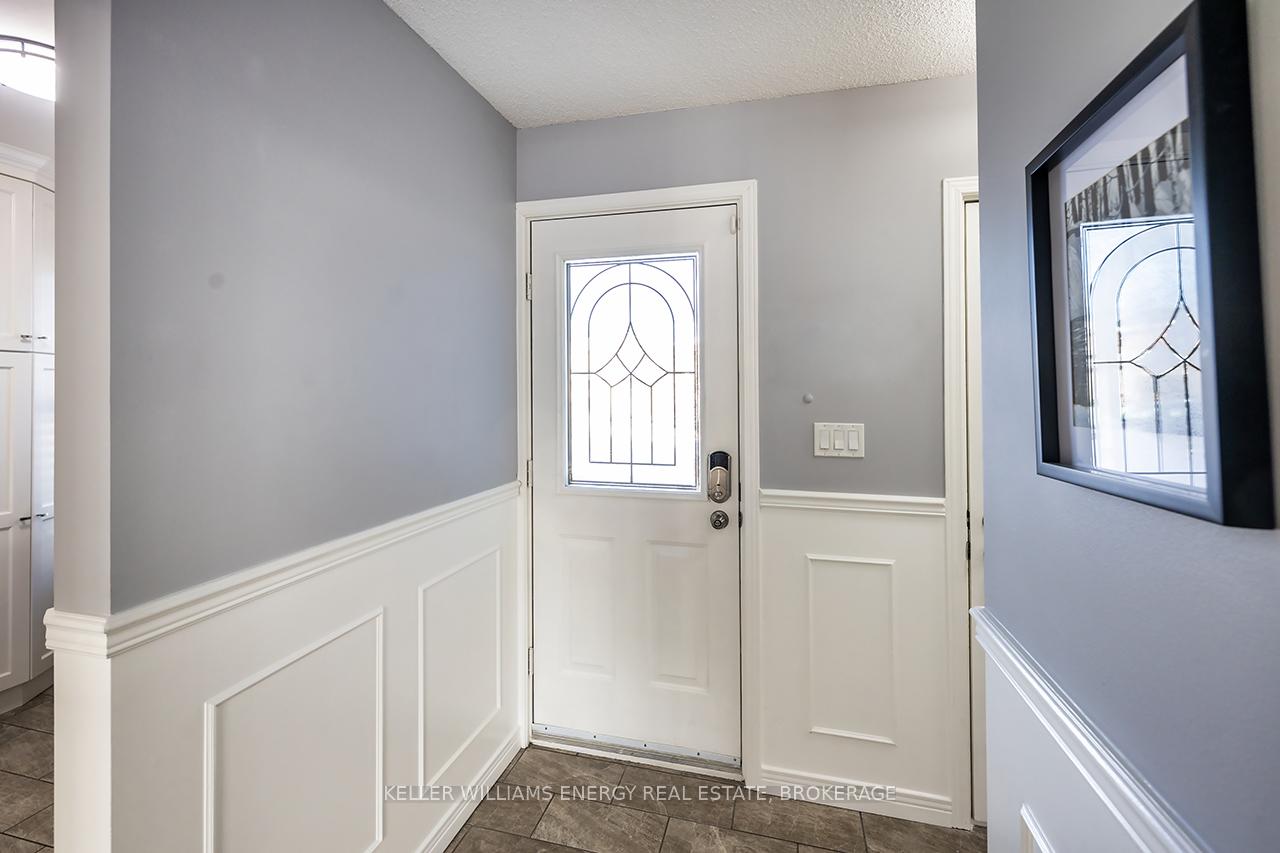 Photo 5 of 71 Short Crescent, Clarington, Courtice — HOMEH