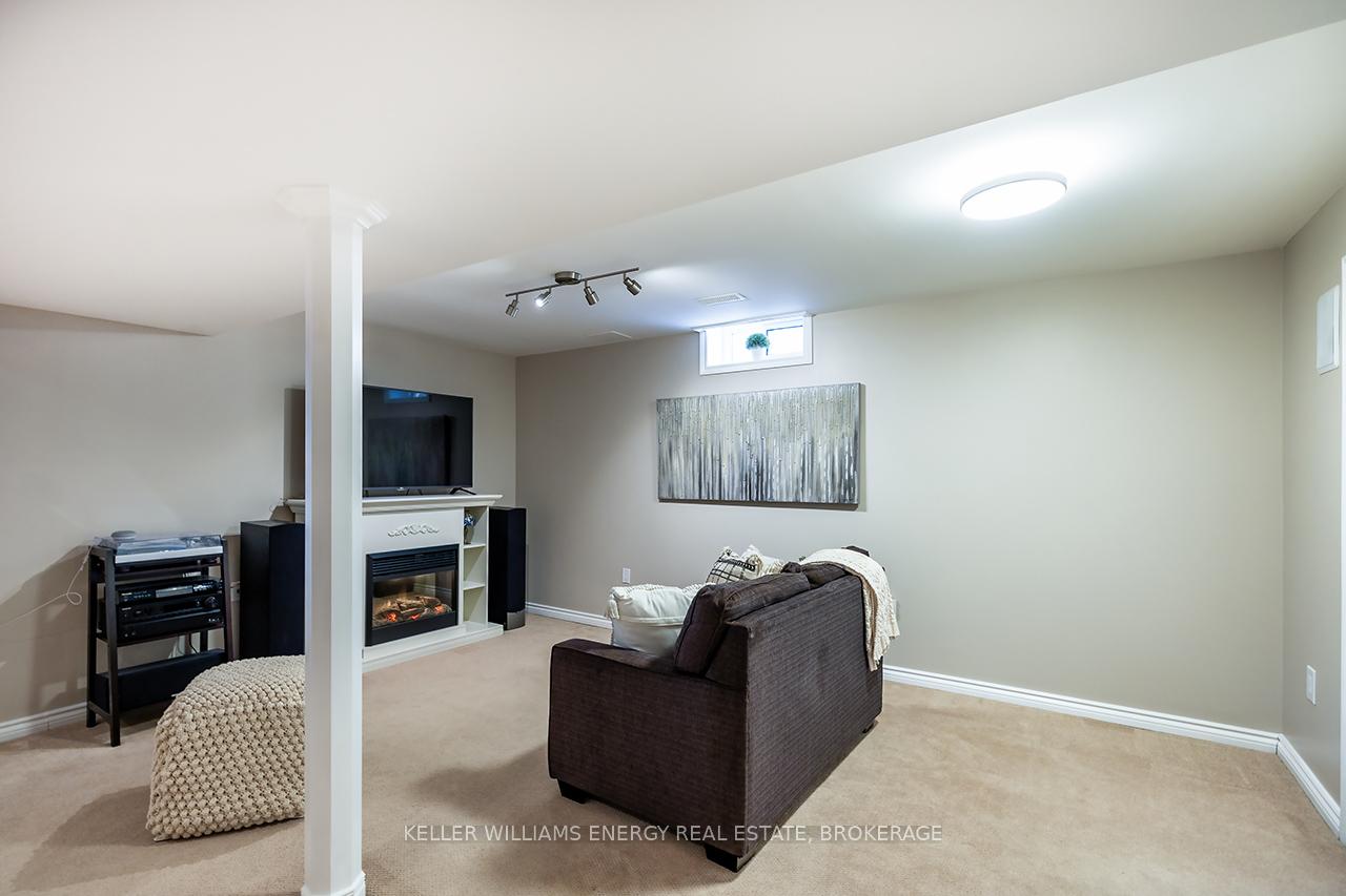 Photo 32 of 71 Short Crescent, Clarington, Courtice — HOMEH