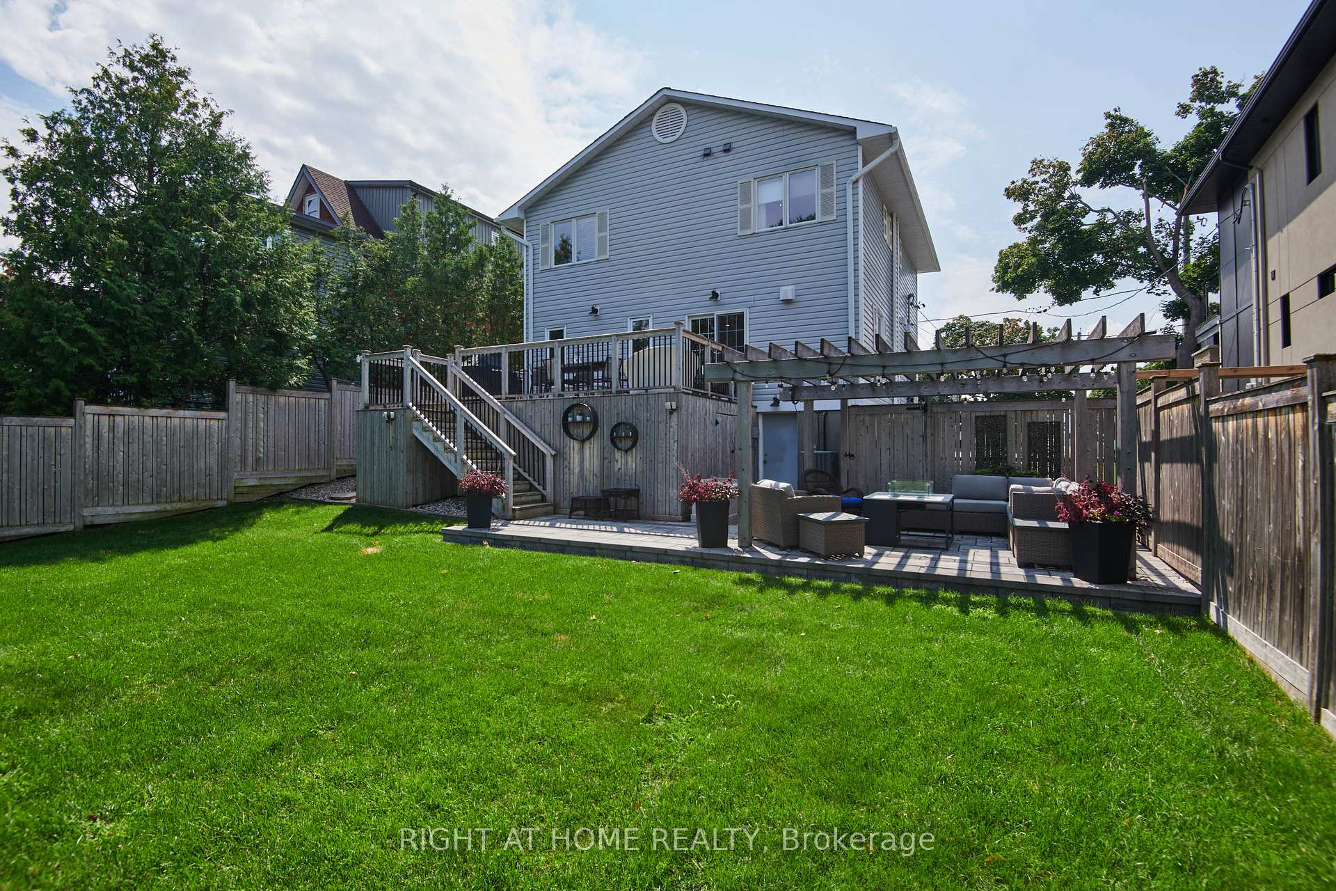 Photo 3 of 55 Aylen Avenue, Ottawa, Woodroffe — HOMEH
