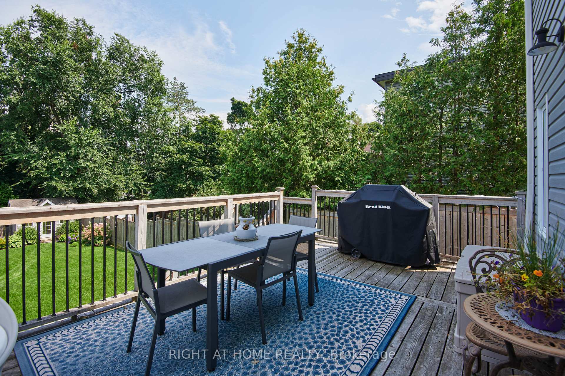 Photo 9 of 55 Aylen Avenue, Ottawa, Woodroffe — HOMEH