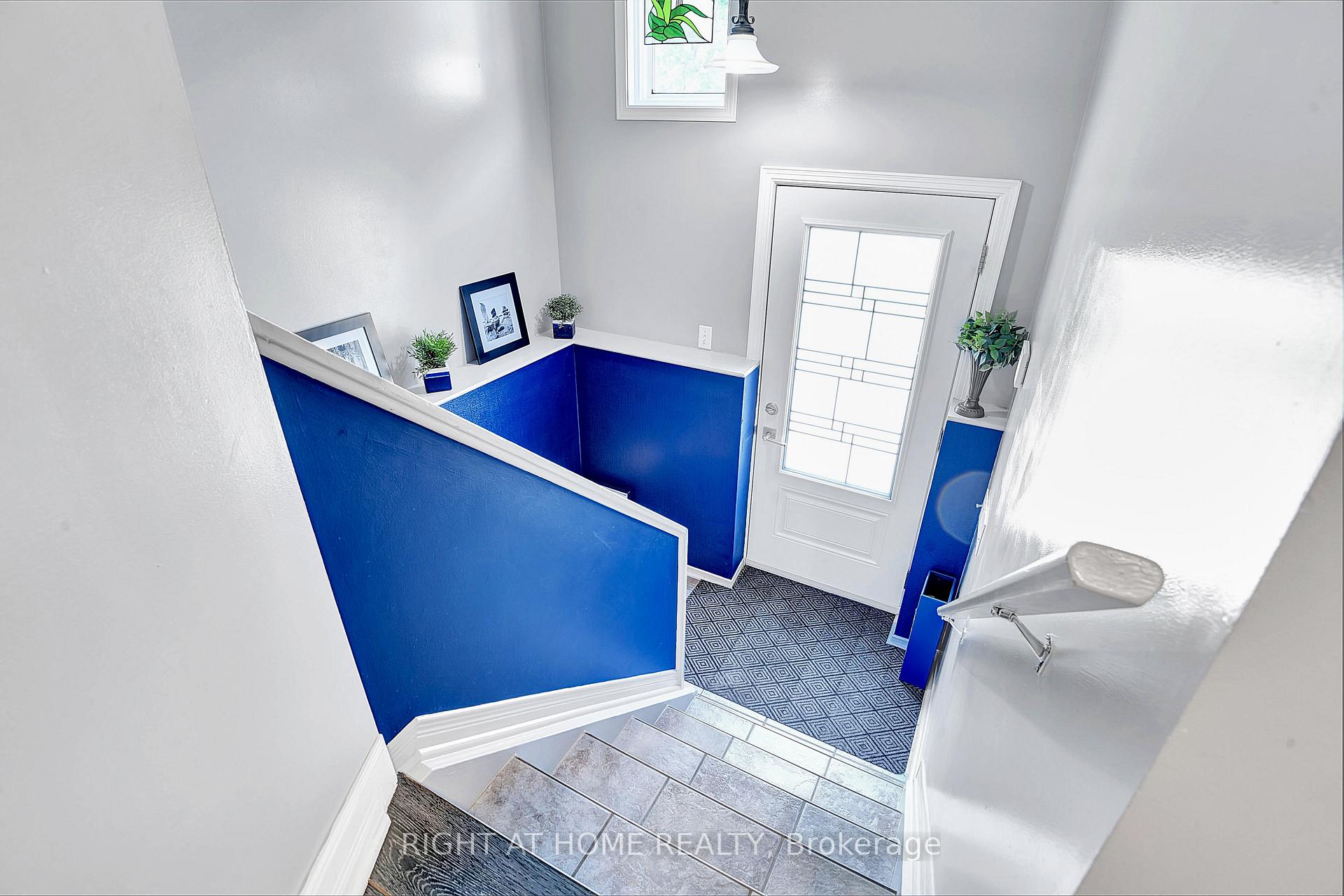 Photo 12 of 55 Aylen Avenue, Ottawa, Woodroffe — HOMEH