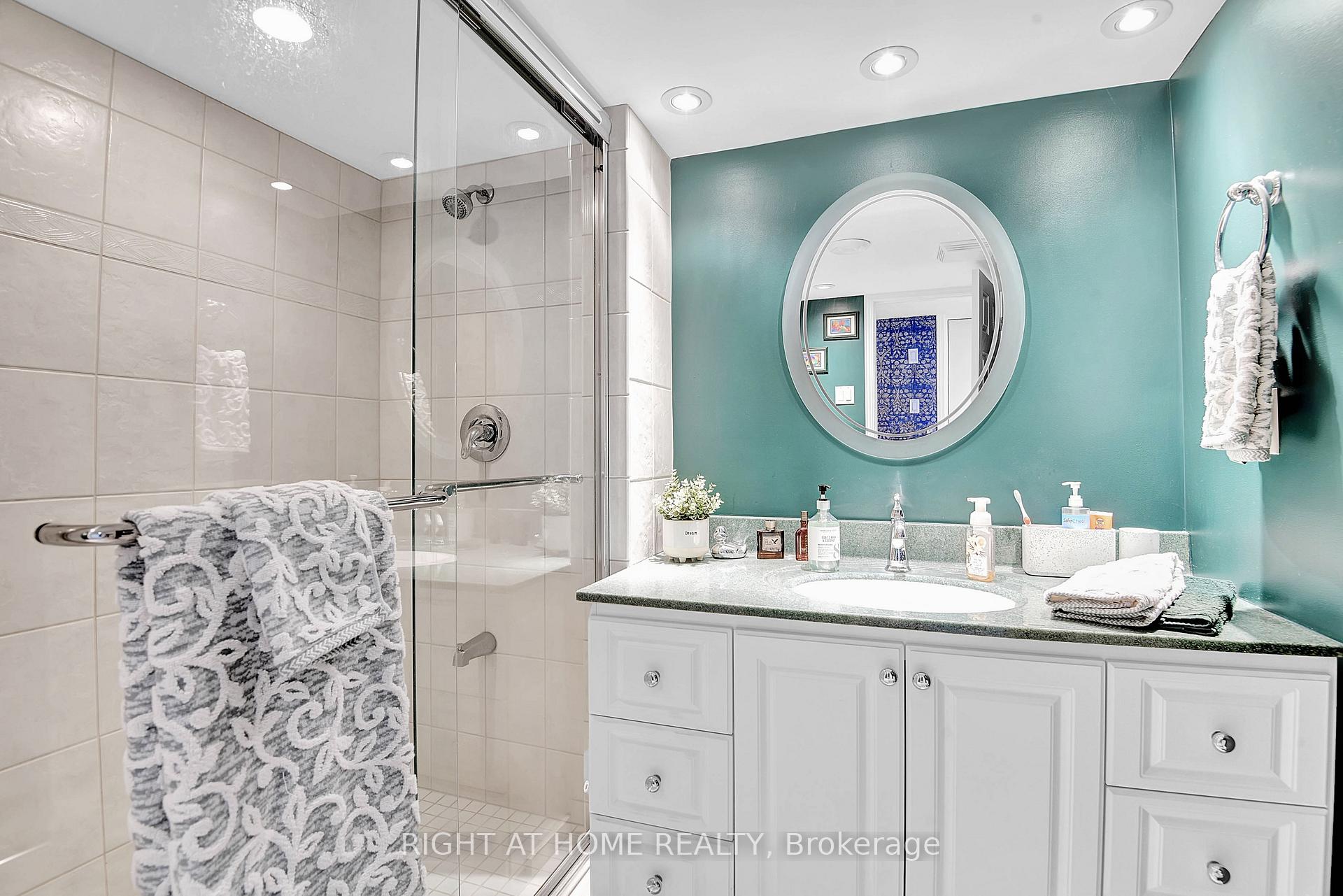 Photo 26 of 55 Aylen Avenue, Ottawa, Woodroffe — HOMEH