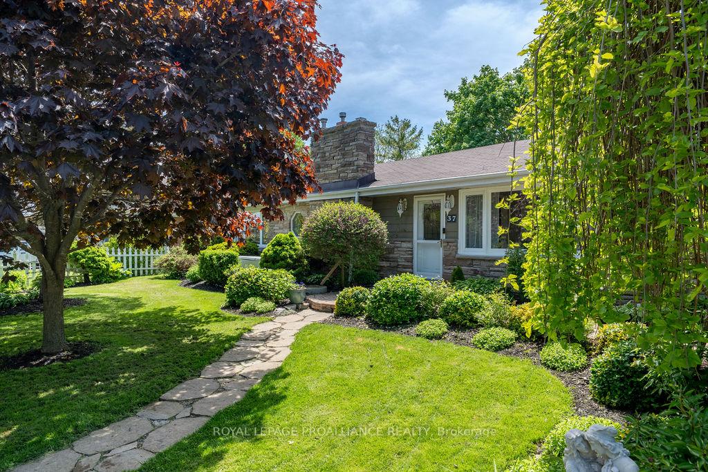 Photo 1 of 37 Bird Crescent, Belleville, Thurlow Ward — HOMEH
