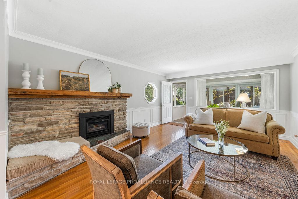 Photo 3 of 37 Bird Crescent, Belleville, Thurlow Ward — HOMEH