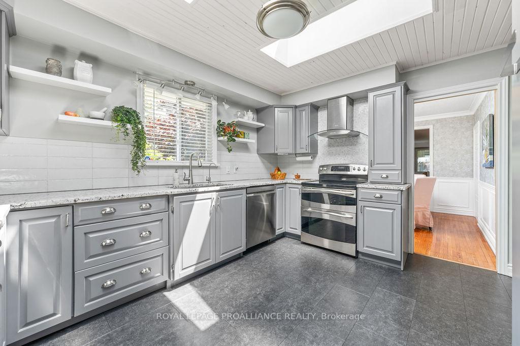 Photo 2 of 37 Bird Crescent, Belleville, Thurlow Ward — HOMEH