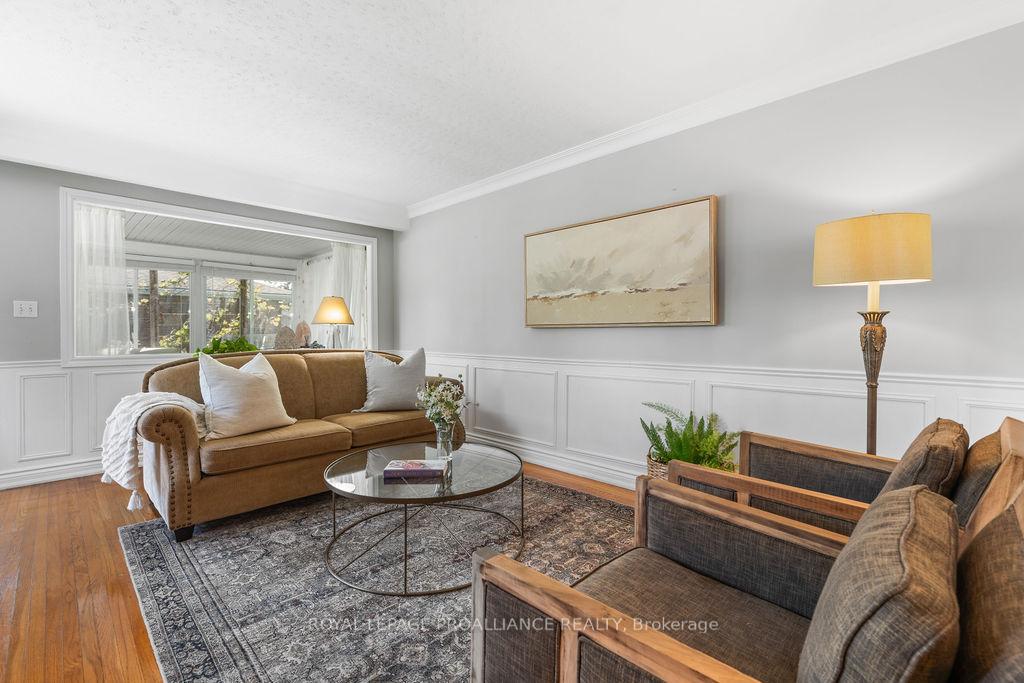 Photo 8 of 37 Bird Crescent, Belleville, Thurlow Ward — HOMEH