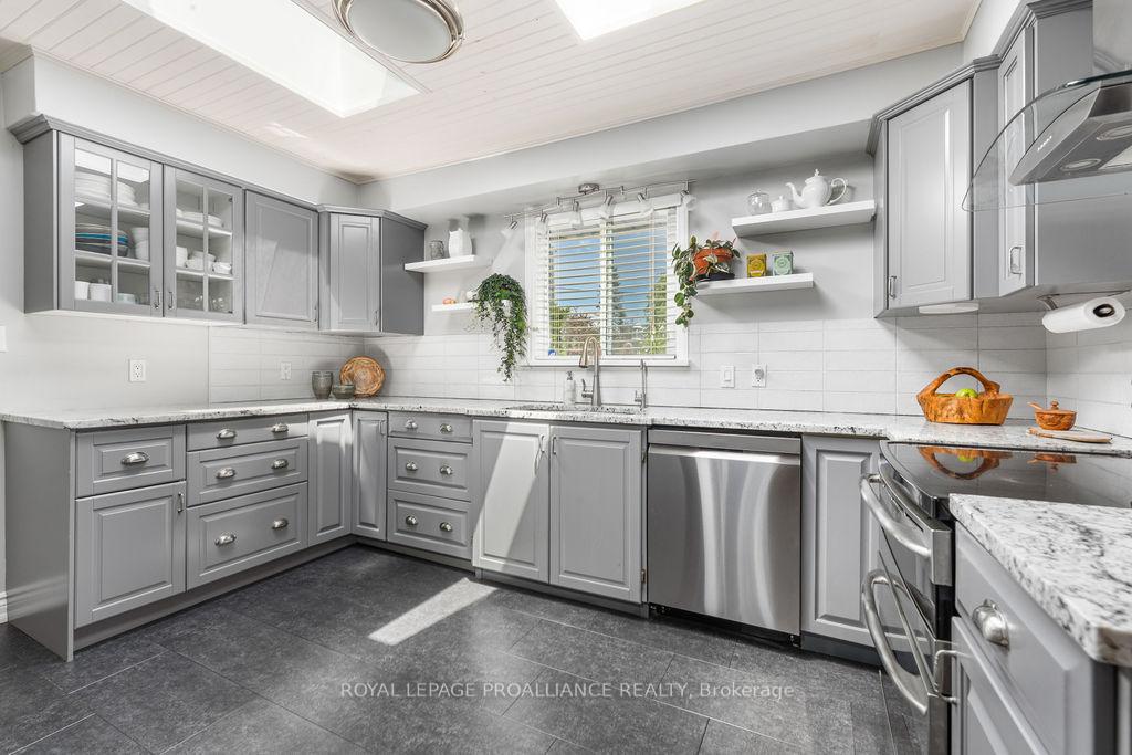 Photo 13 of 37 Bird Crescent, Belleville, Thurlow Ward — HOMEH