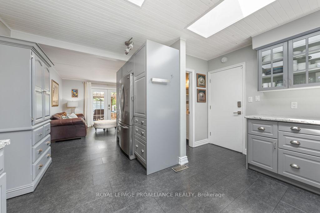 Photo 16 of 37 Bird Crescent, Belleville, Thurlow Ward — HOMEH
