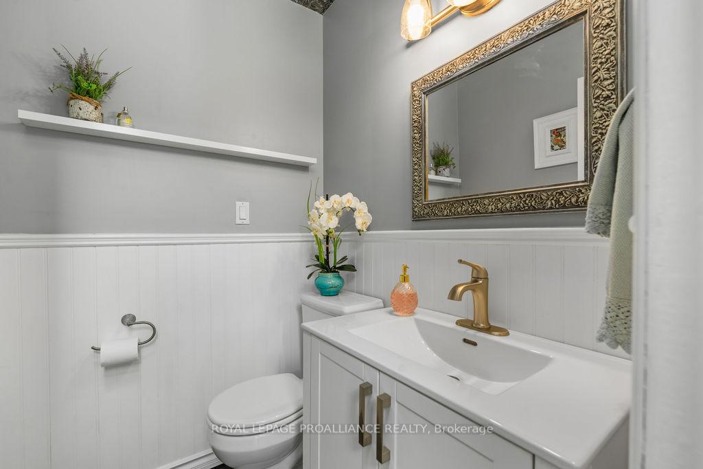 Photo 17 of 37 Bird Crescent, Belleville, Thurlow Ward — HOMEH
