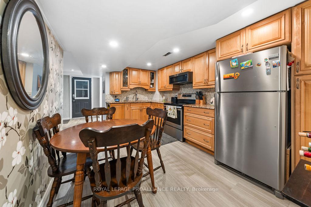 Photo 32 of 37 Bird Crescent, Belleville, Thurlow Ward — HOMEH