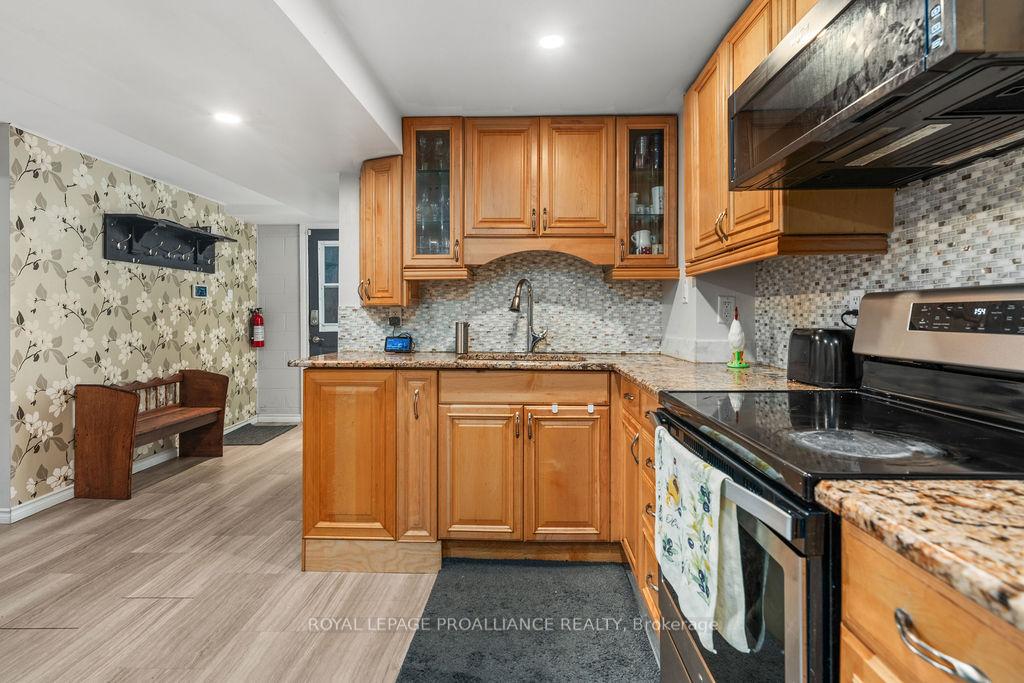 Photo 33 of 37 Bird Crescent, Belleville, Thurlow Ward — HOMEH