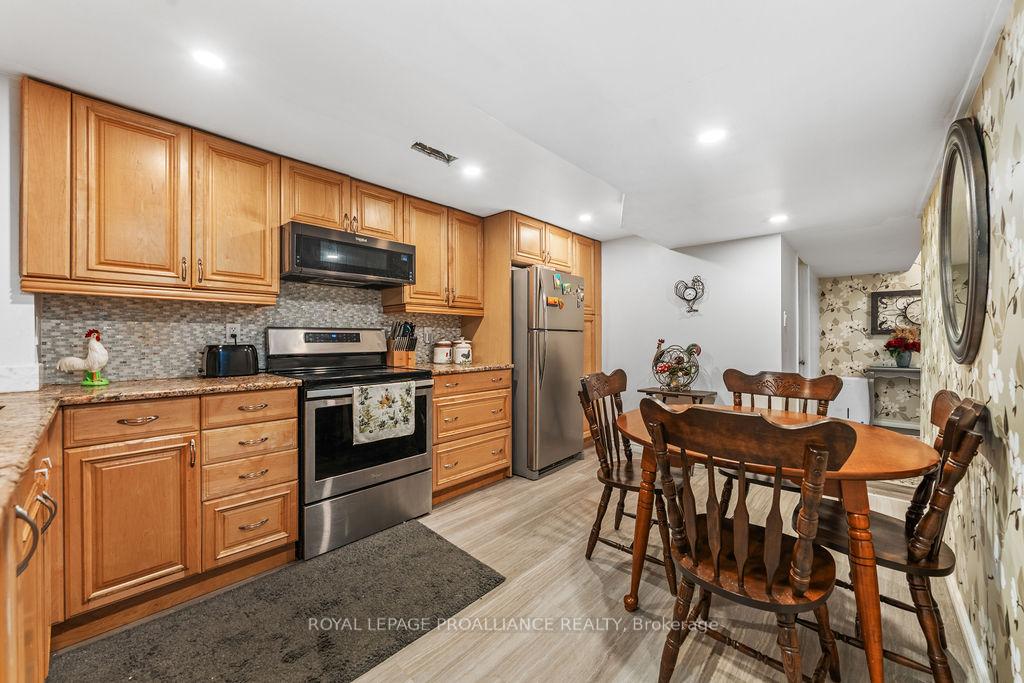 Photo 34 of 37 Bird Crescent, Belleville, Thurlow Ward — HOMEH