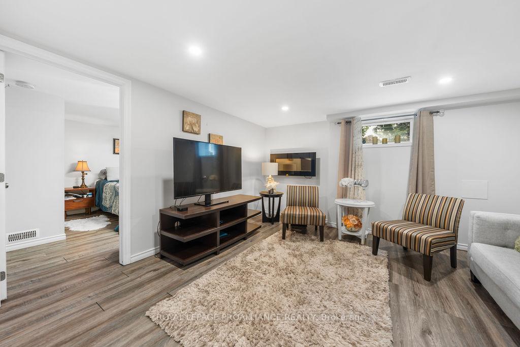Photo 35 of 37 Bird Crescent, Belleville, Thurlow Ward — HOMEH