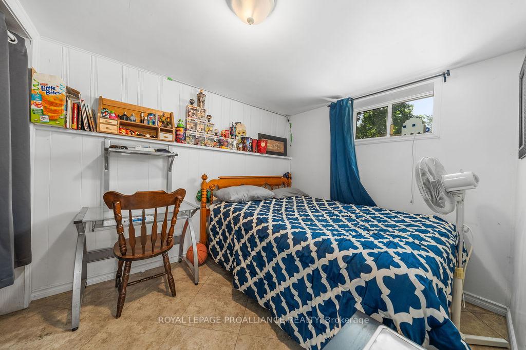 Photo 40 of 37 Bird Crescent, Belleville, Thurlow Ward — HOMEH