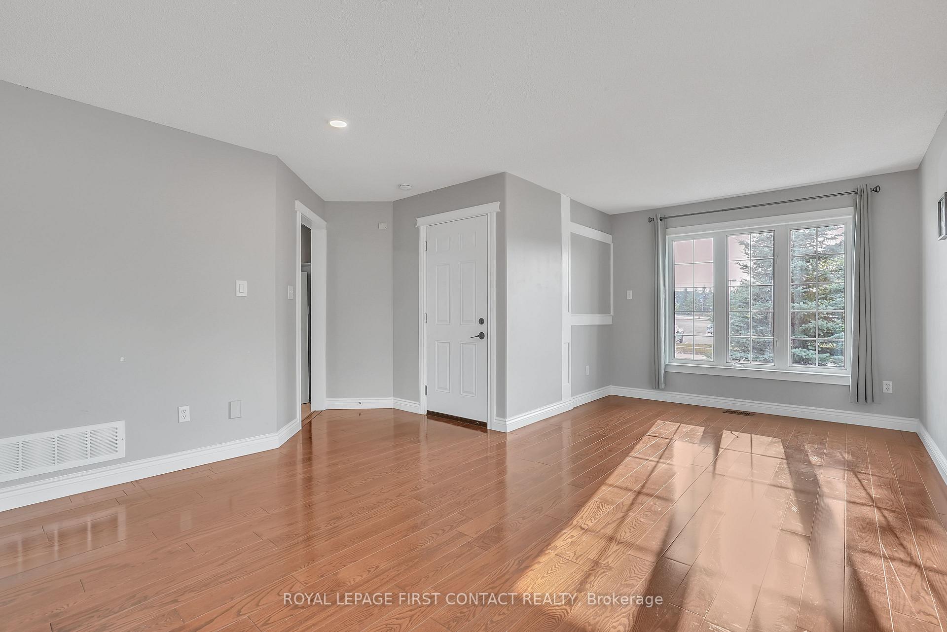 Photo 5 of Unit Upper, 81 Livingstone Street E, Barrie, East Bayfield — HOMEH