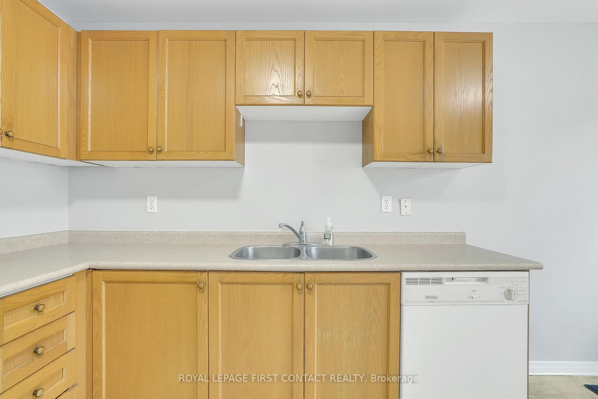 Photo 8 of Unit Upper, 81 Livingstone Street E, Barrie, East Bayfield — HOMEH