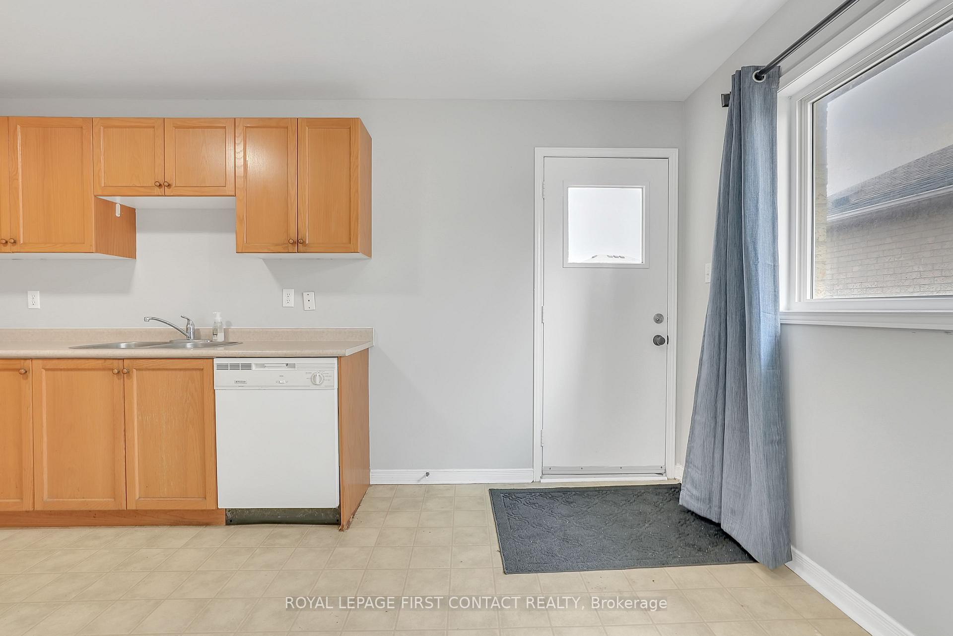 Photo 9 of Unit Upper, 81 Livingstone Street E, Barrie, East Bayfield — HOMEH